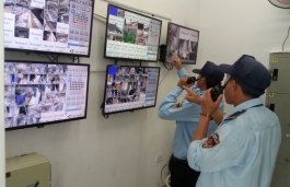 Công ty bảo vệ - nhân viên quan sát CCTV