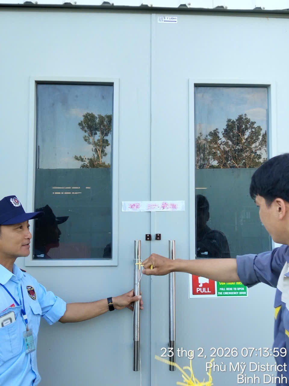 Nhân viên bảo vệ Thành Long niêm phong tài sản Nhà máy GA Phù Mỹ